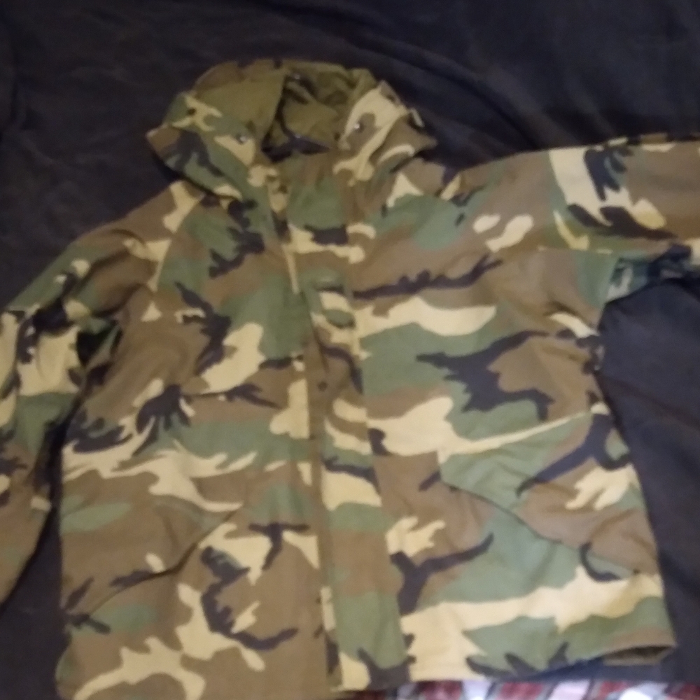 Men's large, short parka cold weather military coat